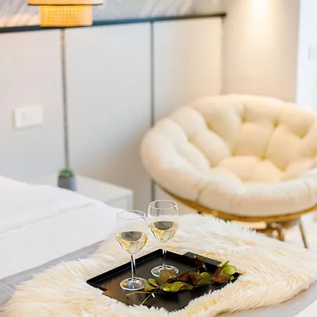 Live The - Modern Next To The Athenaeum *